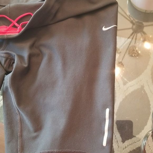 Nike Dri Fit Epic Lux Crop Capri Size Large Gray/Pink Running - Picture 14 of 14